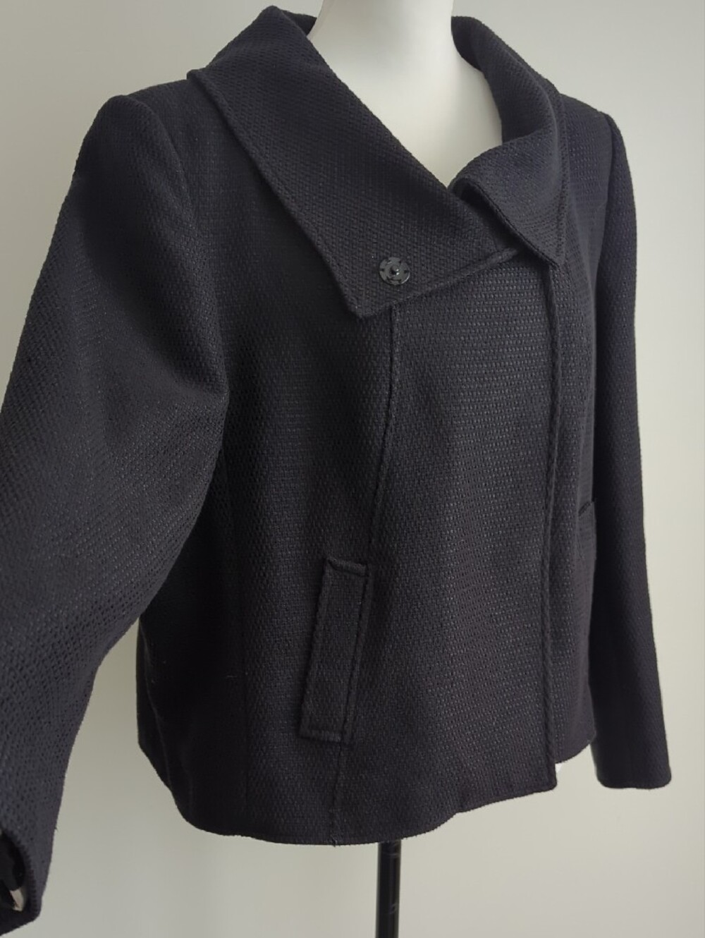 Dana Buchman Black Textured Short Jacket Snaps & Convertible Portrait Collar LRG
